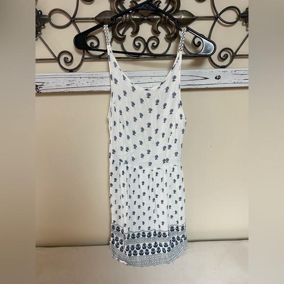 Forever 21 Dresses & Skirts - Forever 21 cream dress with blue and black details. Size small